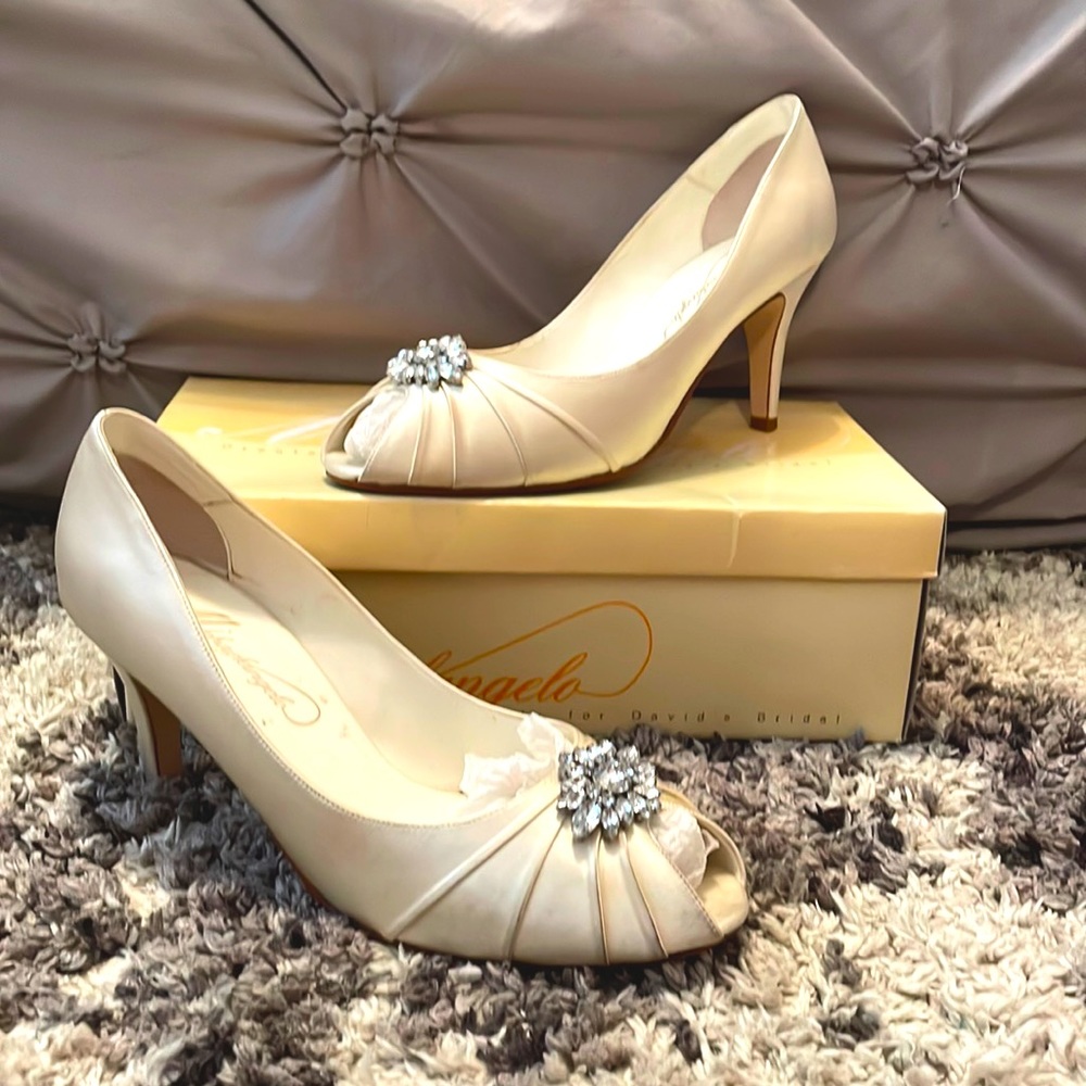 Cream colored bridal shoes with gem on front size 9.5